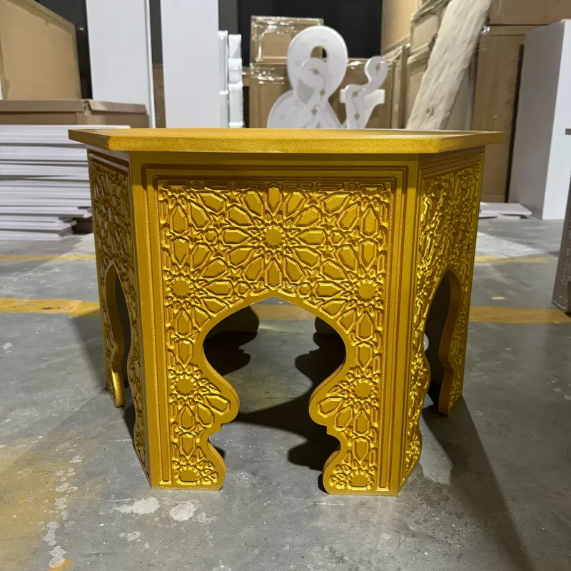 Indian Wedding Supply - Tavolo Rotondo Dorato con Motivo Floreale